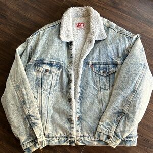 Vintage Levi jacket! Sherpa lined